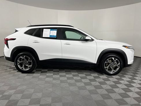 Used 2024 Chevrolet Trax LT w/ Driver Confidence Package FWD image 12
