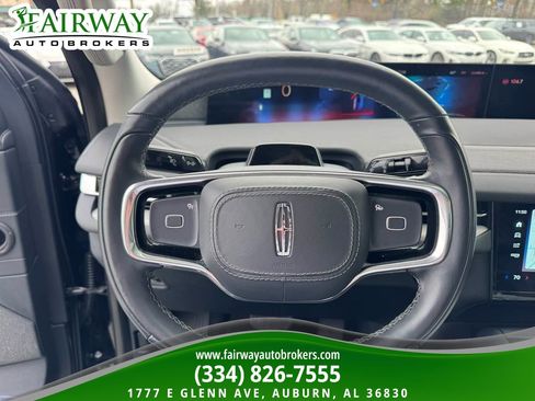 Used 2025 Lincoln Navigator Reserve AWD/4WD image 19