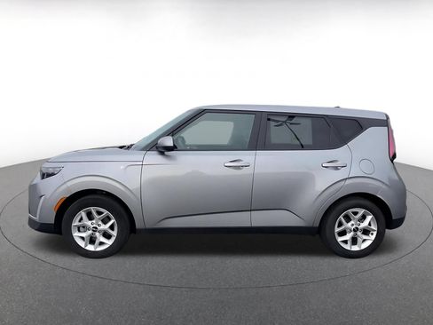 Used 2025 Kia Soul LX w/ LX Technology Package FWD image 9