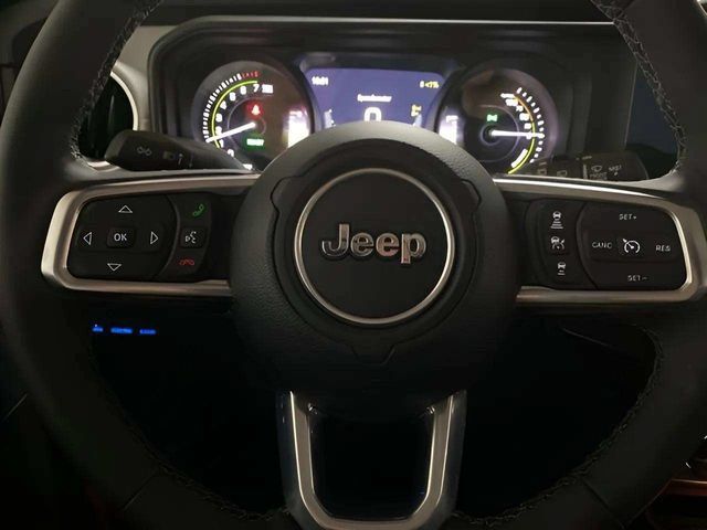 Used 2025 Jeep Wrangler Unlimited Sahara w/ Safety Group AWD/4WD image 32