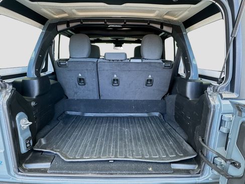 Used 2024 Jeep Wrangler Unlimited image 17