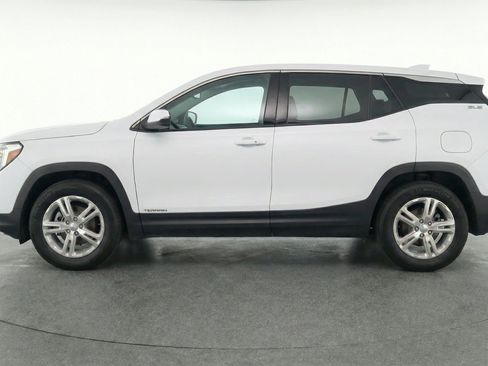 Used 2024 GMC Terrain SLE FWD image 11