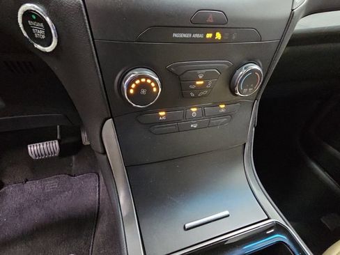 Used 2019 Ford Edge SE FWD image 17
