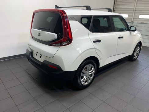 Used 2021 Kia Soul LX image 2