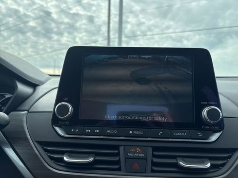 Used 2025 Nissan Altima 2.5 SV FWD image 43