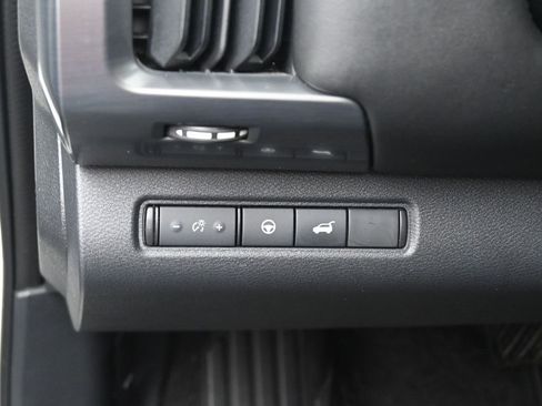 Used 2022 Nissan Pathfinder SL image 21