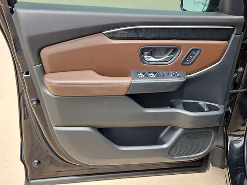 Used 2025 Honda Pilot Elite image 15