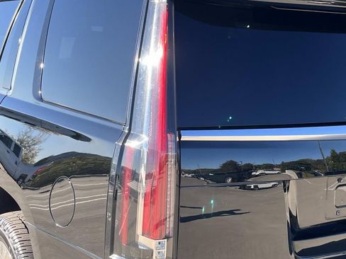 Used 2016 Cadillac Escalade Premium image 10