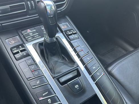 Used 2021 Porsche Macan AWD/4WD image 26
