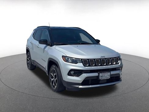 Used 2025 Jeep Compass Limited AWD/4WD image 3