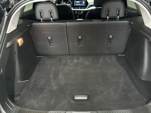 Used 2025 Chevrolet Trax LT w/ LT Convenience Package image 11