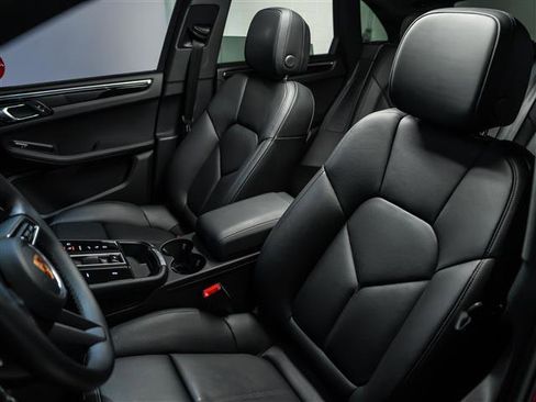 Certified 2026 Porsche Macan AWD/4WD image 5