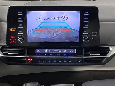 Used 2024 Toyota Sienna XLE image 18