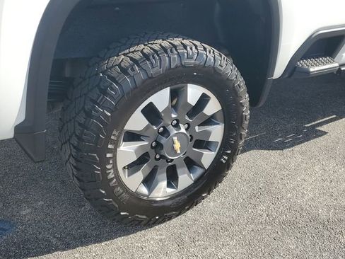 Used 2021 Chevrolet Silverado 2500 Custom w/ Custom Value Package image 5