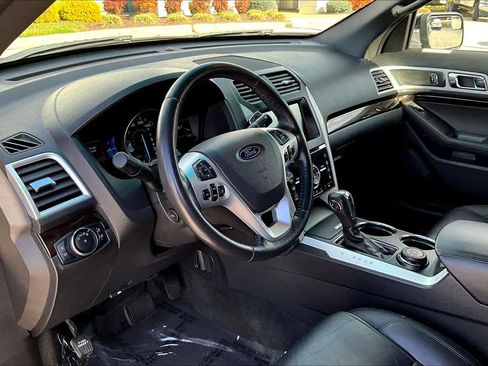Used 2014 Ford Explorer Limited image 16