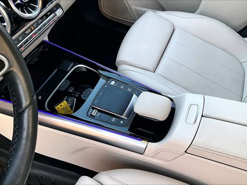 Used 2023 Mercedes-Benz GLA 250 4MATIC w/ Premium Package image 15