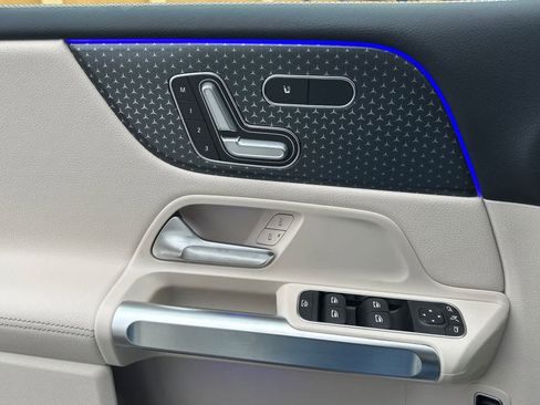 New 2026 Mercedes-Benz GLB 250 image 10