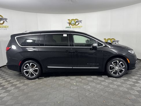 New 2026 Chrysler Pacifica Pinnacle AWD/4WD image 11
