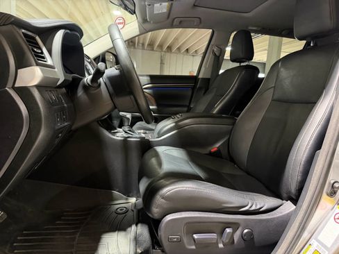 Used 2015 Toyota Highlander Limited AWD/4WD image 9