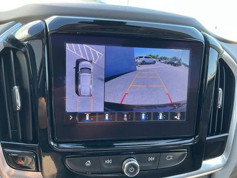 Used 2020 Chevrolet Traverse LT w/ LT Premium Package AWD/4WD image 6
