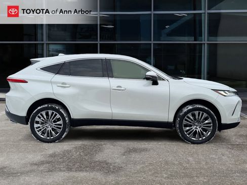 Used 2022 Toyota Venza XLE image 12