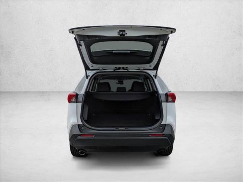 Used 2022 Toyota RAV4 XLE image 7
