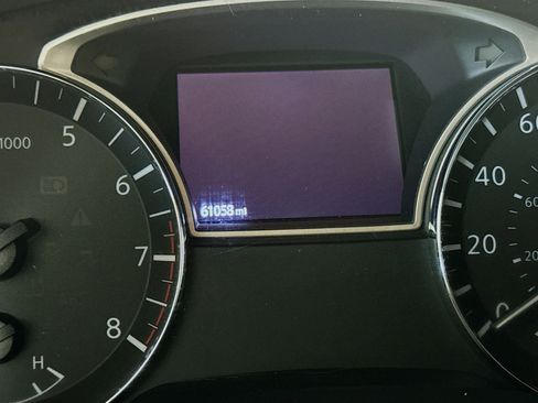Used 2019 Nissan Pathfinder S AWD/4WD image 16