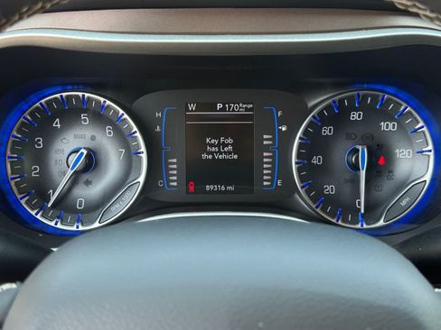Used 2022 Chrysler Voyager LX FWD image 19