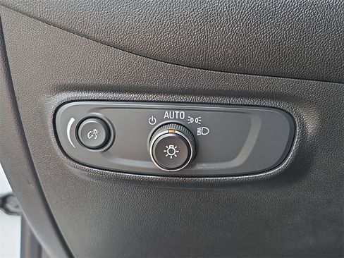 Used 2023 Chevrolet Equinox LT w/ Driver Convenience Package image 18