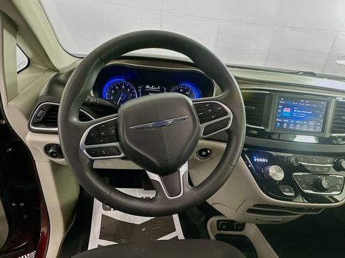 Used 2018 Chrysler Pacifica Touring Plus w/ Tire & Wheel Group image 11