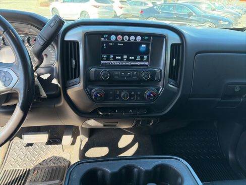 Used 2018 Chevrolet Silverado 1500 LT w/ LT Eassist Package image 13