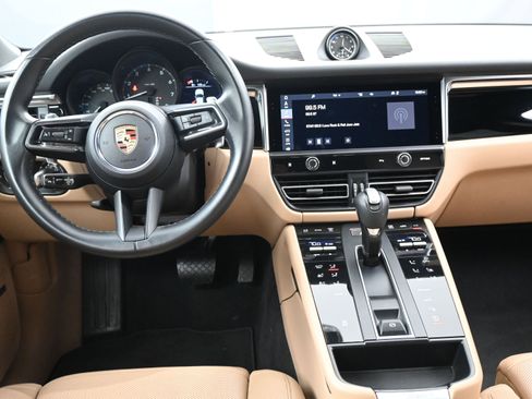 Used 2022 Porsche Macan image 8