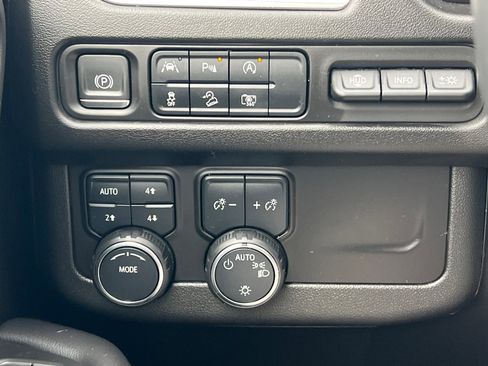 Used 2024 Chevrolet Suburban High Country w/ Premium Package 2 image 43