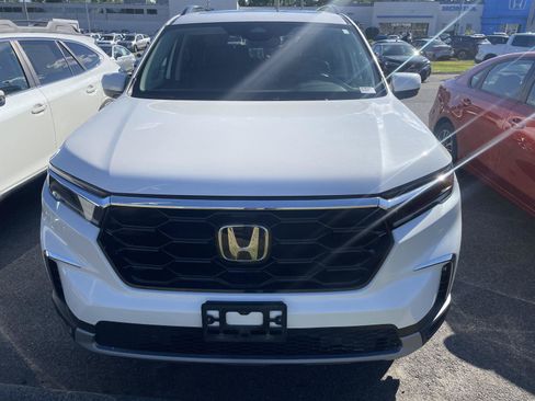 Used 2023 Honda Pilot Touring image 2