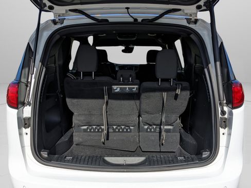 Used 2019 Chrysler Pacifica Touring Plus w/ Advanced Safetytec Group image 34