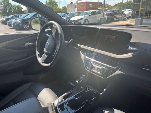 Used 2025 Buick Envista Sport Touring image 33