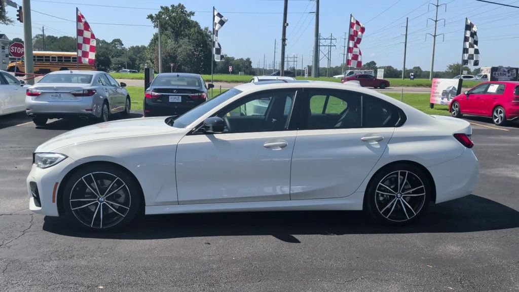 Used 2021 BMW 330i Sedan w/ M Sport Package RWD image 5