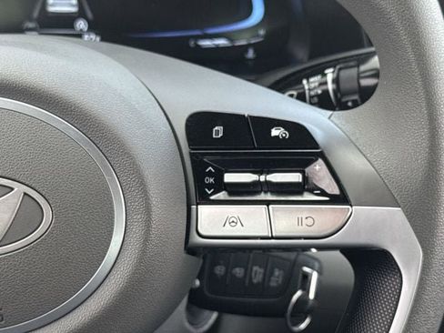 Used 2025 Hyundai Elantra SE image 12