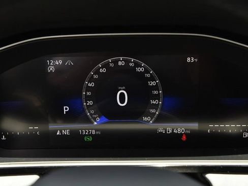 Certified 2025 Volkswagen Jetta SE w/ Sunroof Package FWD image 12