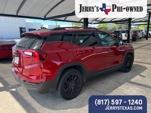 Used 2023 GMC Terrain SLE w/ Driver Convenience Package FWD image 4