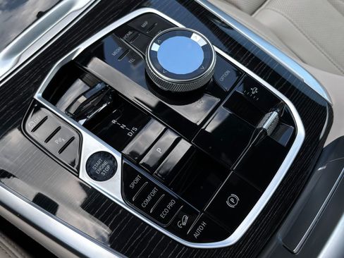 Used 2025 BMW X7 M60i w/ Climate Comfort Package AWD/4WD image 45
