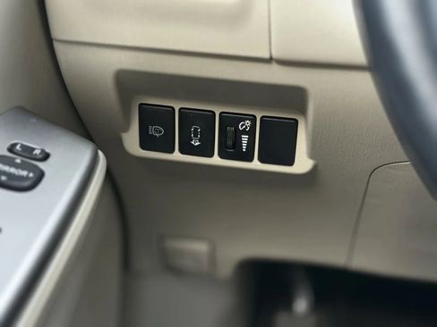 Used 2014 Toyota Prius V Five image 23