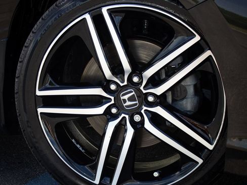 Used 2017 Honda Accord Sport image 2