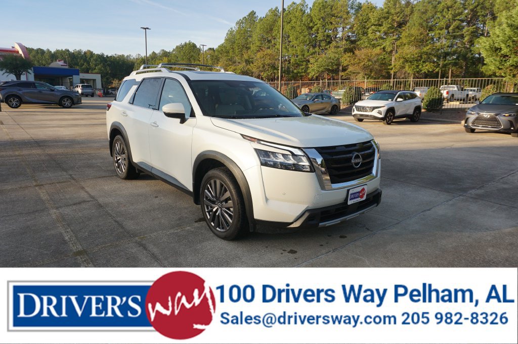 Used 2024 Nissan Pathfinder SL w/ SL Premium Package FWD image 1