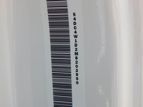 Used 2021 Isuzu NPR image 27