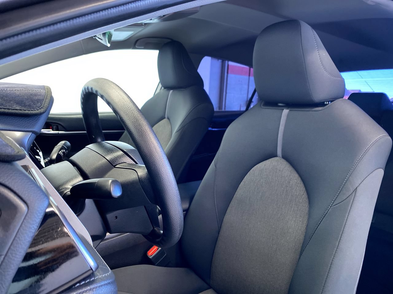Used 2022 Toyota Camry LE FWD image 19