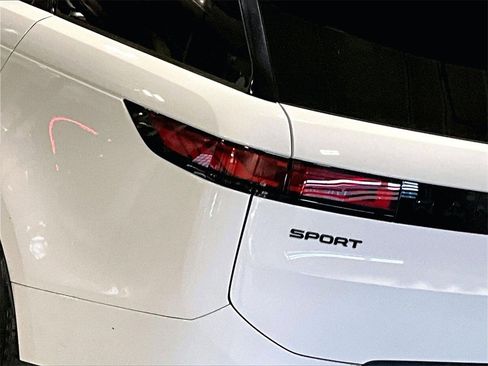 Used 2023 Land Rover Range Rover Sport SE image 31