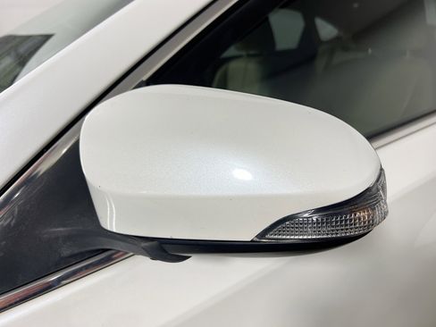 Used 2016 Toyota Avalon XLE image 13