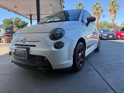 Used 2018 FIAT 500 e w/ Esport Package image 6