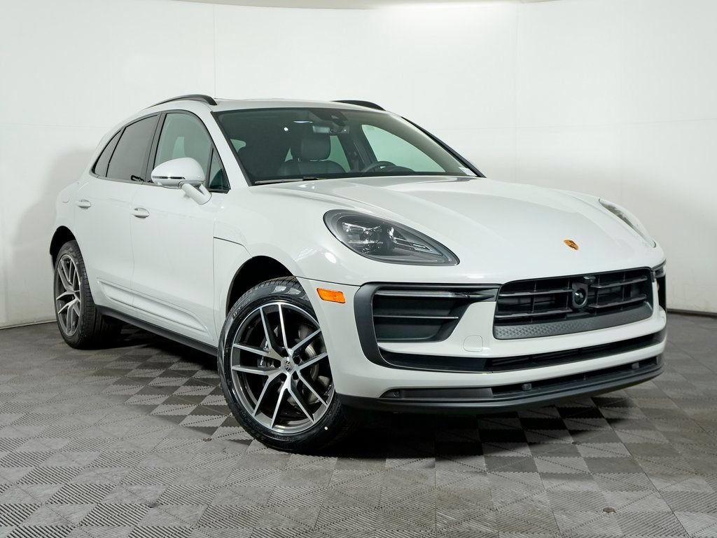 Used 2026 Porsche Macan AWD/4WD image 9